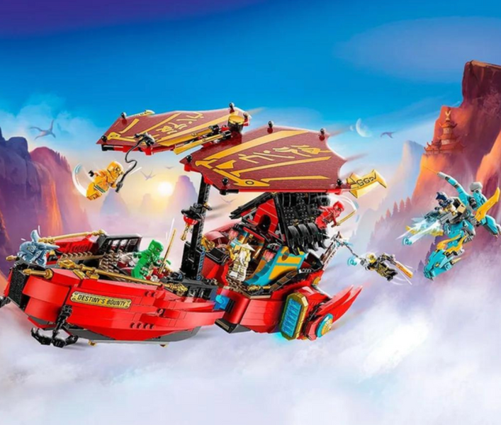 Конструктор Ninjago &laquo;Воздушный корабль Награда Судьбы&raquo; с драконами и 6 героями (1739 деталей) 11097 фото